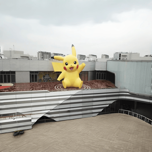 Figura de <span class=keywords><strong>Pikachu</strong></span> de Fibra de Vidrio Personalizada, Gran Tamaño, Pintada a Mano con Alta Precisión, Estatua de Dibujos Animados Realista para Decoración Comercial - Product Image 2