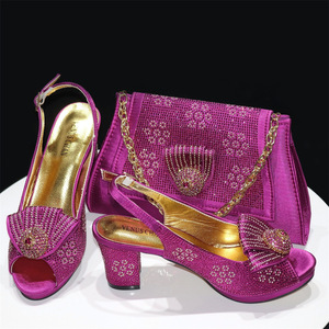Ensemble de chaussures et sac pour femme, sandales à bout ouvert et pochette (souple) style italien, pour l'exportation - Product Image 3