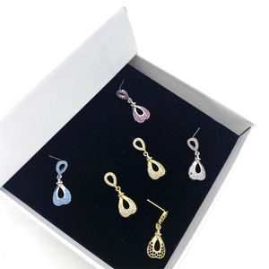 Pendientes colgantes con forma de corazón geométrico y piedras de circonio coloridas, joyería de aleación de zinc para fiesta para mujer - Product Image 2