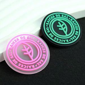 Patchs tactiques en PVC souple 3D personnalisés avec logo en silicone gaufré, broderie thermocollante et velcro, avec support thermocollant - Product Image 1