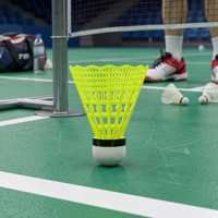 Volants de badminton en nylon et plumes de canard avec colle renforcée pour une grande durabilité et un vol uniforme pour les ligues