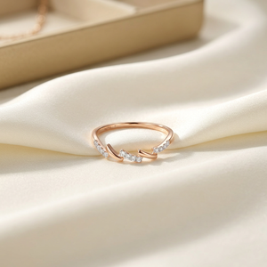 Fabricant Grossiste Exportateur de Bijoux Créatifs Linéaires Minimalistes, Bague Empilable en Or Rose Massif 18K avec Diamants Naturels Véritables - Product Image 6