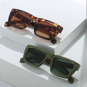 แว่นกันแดดทรงเหลี่ยมดีไซน์เรโทรเรียบง่าย รุ่น 9821 กรอบหนา ป้องกันรังสียูวี 400 คลาสสิก รับสกรีนโลโก้ แฟชั่นประดับหมุด - Product Image 2