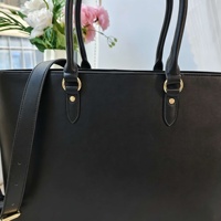Sac à main en cuir PU en gros pour filles, sac bandoulière minimaliste style urbain pour femmes avec logo personnalisé, directement de l'usine