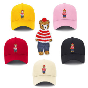 Sombrero bordado unisex clásico de 6 paneles de algodón 100% con parche de oso a rayas estilo callejero - Product Image 1