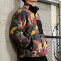 Veste en molleton sherpa réversible doublée matelassée unisexe à motif camouflage d'hiver personnalisé pour hommes