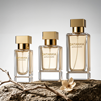 Flacon de parfum en verre vide de luxe 30ml 50ml 100ml, vaporisateur à fine brume carré, bouchon doré, couleur personnalisée, logo avec boîte cadeau