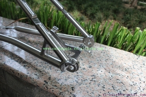 Cadre de vélo à suspension en titane avec photo complète - Product Image 6
