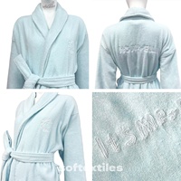 Softextiles Vente en gros Peignoir de spa en velours de coton bleu ciel, à col châle, ceinturé, long, avec deux empiècements, en tissu éponge velours