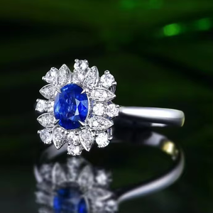 Bague de fiançailles SGARIT en or blanc 18 carats massif, saphir bleu pâle naturel 0,52 carat et diamants, bijoux fins sur mesure - Product Image 3