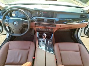 B-M-W 520Li Elegance 2014 2.0T Automatica, Berlina di Lusso Tedesca, Passo Lungo, Potenza Turbo, Comfort Premium, Guida a Sinistra, Interni in Pelle Scura, R17 - Product Image 5