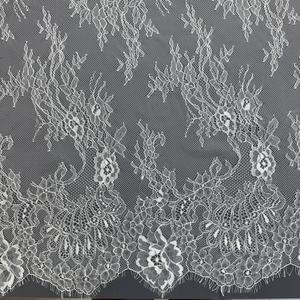 قماش دانتيل رموش Erkoumi بتطريز فرنسي ناعم ثلاثي الأبعاد باللون الأبيض ونقوش الزهور لحدود طرحة الزفاف - Product Image 2