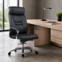 Chaise de bureau de direction en cuir PU avec appui-tête et accoudoirs rembourrés, fonction d'inclinaison et base pivotante avec roulettes.
