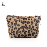 Trousse de maquillage en fausse fourrure à imprimé léopard personnalisée en usine Pochette de beauté de voyage ultra douce de haute qualité