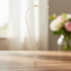 Collier avec pendentif lettre E en diamant 10x15 cm, chaîne en acier argenté doré - Product Image 3