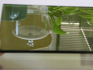 Hoja de vidrio laminado LVC verde reflectante de alta calidad para uso solar e industrial para supermercados - Product Image 3