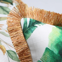 Housse de coussin décorative bohème personnalisée en polyester imprimé motif végétal jungle printemps-été avec pompons pour la maison