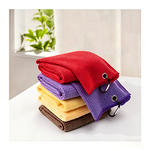 Serviette en microfibre hautement absorbante avec logo personnalisé, motif gaufré et œillets pour le golf en plein air - Product Image 1