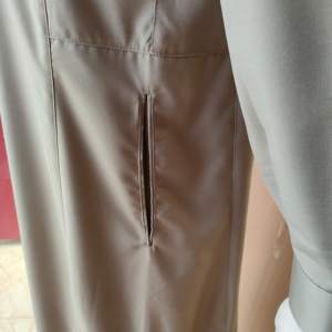 Thobe in Stile Saudita 2026 per Uomo, Ricamato, Islamico, a Maniche Lunghe, Jubbah Qamis, Abito Arabo Musulmano, Abbigliamento Islamico per l'Eid - Product Image 5