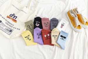 Stock Personnalisé <span class=keywords><strong>Visage</strong></span> Drôle Imprimé Long Crew Tube <span class=keywords><strong>Chaussettes</strong></span> pour Hommes Femmes Coton de Qualité pour la Saison d'Automne Commande Minimum 10 Paires - Product Image 3