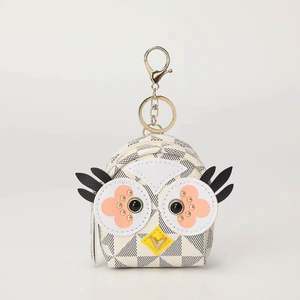 Bolso Mini de Anime de PU de Cuero con Mosquetón, Diseño de Muñeca Tejida 3D, Llavero y Colgante para Bolso, Regalo Promocional, ¡Venta Caliente! - Product Image 5
