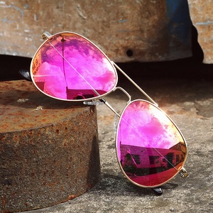 <span class=keywords><strong>Occhiali</strong></span> <span class=keywords><strong>da</strong></span> <span class=keywords><strong>sole</strong></span> classici <span class=keywords><strong>da</strong></span> aviazione retrò con lente TAC polarizzata cornice nera o oro per guidare la pesca o il pilotaggio-Unisex - Product Image 2