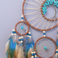 Vente en gros Attrape-rêves turquoise fait à la main pour la décoration intérieure Attrape-rêves suspendus au mur avec glands et plumes