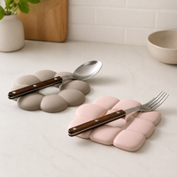 Sous-plat rond en silicone de 16 cm, motif floral, résistant à la chaleur, antidérapant, flexible, pour table de cuisine, 2 couleurs, vente en gros