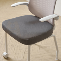 Chaise de bureau moderne Kanto avec dossier en maille respirante, accoudoirs réglables, roulettes hybrides, base stable, coussin épais en acier