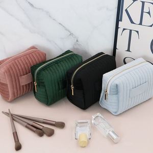 Sac cosmétique matelassé en velours personnalisable avec fermeture éclair, grande capacité, pour femmes - Product Image 3