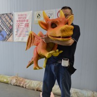 Marionnette de dinosaure bébé animatronique réaliste en métal, contrôlée à la main, design coloré, pour parcs à thème et centres commerciaux