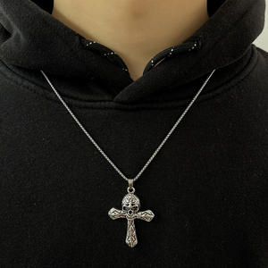Collier vintage en acier inoxydable crâne hip-hop <span class=keywords><strong>pour</strong></span> hommes, chaîne de chandail à pendentif croix polyvalente cool et élégante <span class=keywords><strong>pour</strong></span> les <span class=keywords><strong>gars</strong></span> - Product Image 3