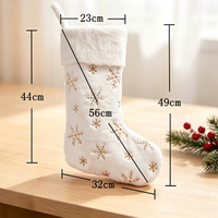 Décorations de Noël : Chaussette de Noël en peluche brodée de paillettes en forme de flocon de neige, chaussettes de Noël brodées, sac cadeau pour bonbons