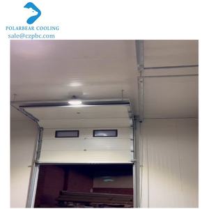 <span class=keywords><strong>Porte</strong></span> <span class=keywords><strong>sectionnelle</strong></span> industrielle isolée et robuste avec dispositifs de sécurité pour entrepôt et quai de chargement - Product Image 2