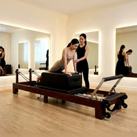 Reformer de Pilates portable en bois de noyer, pliable, avec fonctions réglables, pour studio de Pilates et rangement facile