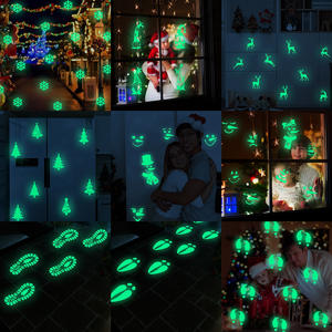 Autocollants muraux lumineux flocons <span class=keywords><strong>de</strong></span> neige <span class=keywords><strong>de</strong></span> Noël, empreintes <span class=keywords><strong>de</strong></span> pas, <span class=keywords><strong>cerf</strong></span>, bonhomme <span class=keywords><strong>de</strong></span> neige, lutin, autocollants fluorescents autocollants - Product Image 2