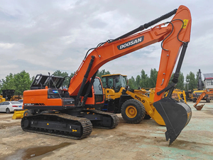 Excavatrice sur chenilles d'occasion Doosan DX225LC-9C de 22 tonnes, d'origine coréenne, de taille moyenne, pour travaux de construction - Product Image 4