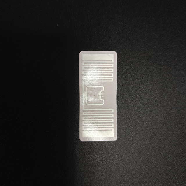 Long-Range 860-960MHz UHF RFID Mini Wet Inlay Qstar-7U Chip 45x19mm Size Self-Adhesive Tag for Apparel Inventory Management