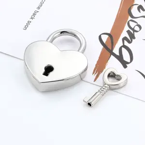 Nuevo Llavero con Candado de Acero Inoxidable con Forma de Corazón de 39x30 mm con Llave Funcional, Llegada en 2026 - Product Image 4