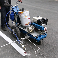 Machine de marquage routier à peinture froide avec pompe à piston pour le marquage des places de stationnement