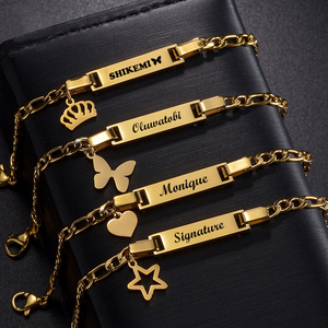 Bracelet pour enfants gravé avec un nom personnalisé, plaqué or 18 carats, chaîne figaro en acier inoxydable avec breloque, bijoux personnalisés pour l'anniversaire d'un bébé - Product Image 2