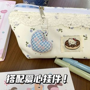 Trousse à crayons motif à carreaux bleus avec fermeture éclair en nylon pour l'école et le bureau, avec breloque en peluche - Product Image 3