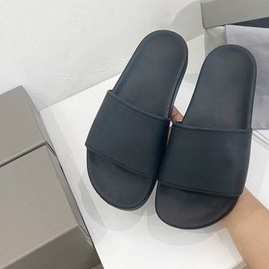 Pantoufles unisexes de qualité supérieure, sans talon, confortables et antidérapantes, marque de luxe, adaptées à la maison et à la salle de bain - Product Image 1