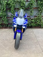 Yamaha R1 1000CC 4 cylindres, moto super sport, vitesse extrême et puissance violente, Japon, pour des sensations de vitesse extrêmes