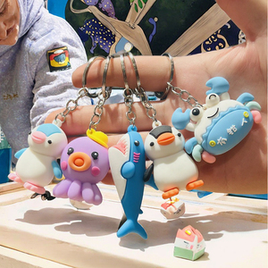 Porte-clés décapsuleurs personnalisés en forme d'animaux de dessin animé mignons et légers – en caoutchouc durable, écologique, non toxique, multifonction, forme 3D - Product Image 3