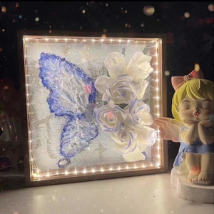 Dipinto Artigianale con Texture a Farfalla in Vendita, Cornice con Rose e Farfalle per Decorazione Casa, Regalo Pittorico per Madre o Fidanzata - Product Image 1