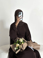 assortie à une abaya intérieure ornée de dentelle, idéale pour l’Aïd et le Nouvel An, destinée aux femmes musulmanes