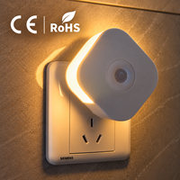 Lampe murale LED à capteur de lumière OEM, prise carrée, éclairage latéral, veilleuse automatique crépuscule-aube, blanc chaud pour chambre à coucher