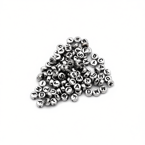 Perline con Lettere Ilan 4x7mm Argento e Nero per Lavori Artigianali - Product Image 1