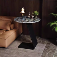 Table d'appoint ronde moderne avec surface en marbre noir, base en métal en forme de C, petite table de canapé pour salon, maison, hôtel, décoration